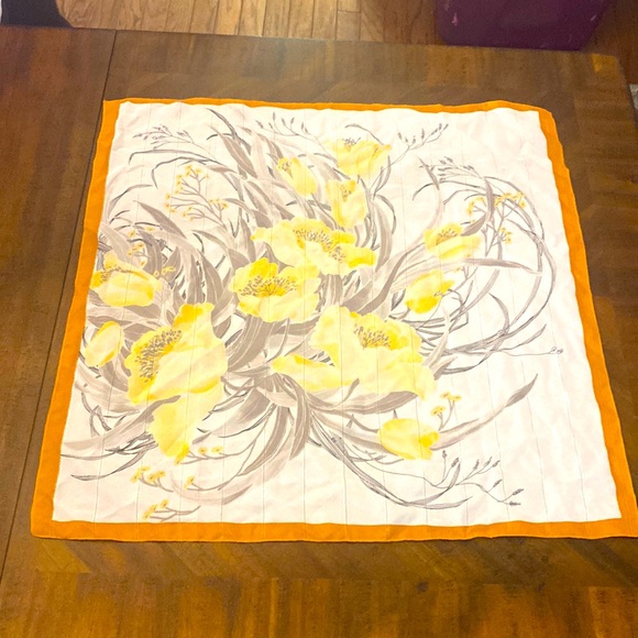 Accessories - scarf vintage yellow and white floral design gold pin stripe nwot 100% polyester